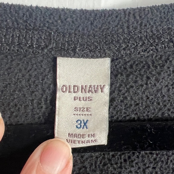 Old Navy Women’s Plus Size V Neck Fleece Top in Black in size 3X - Picture 3 of 7